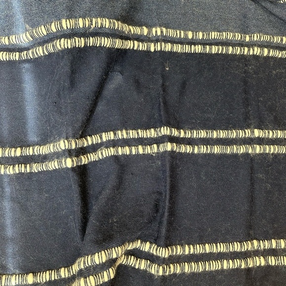 Serena and Lily South ShoreRug, Carpet. Bohemian. Wool 50”x70” Blue/white - Picture 1 of 7